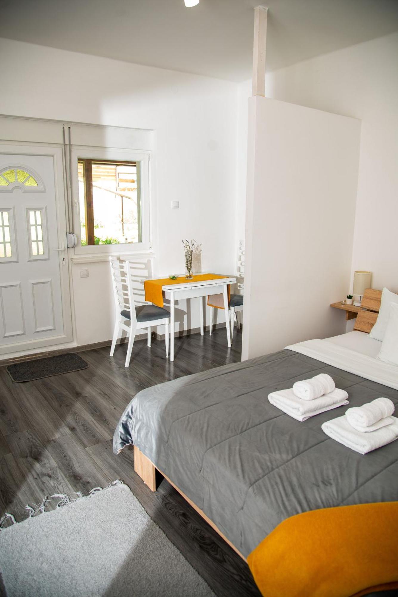 Apartmani Maslacak Vrdnik Exterior photo