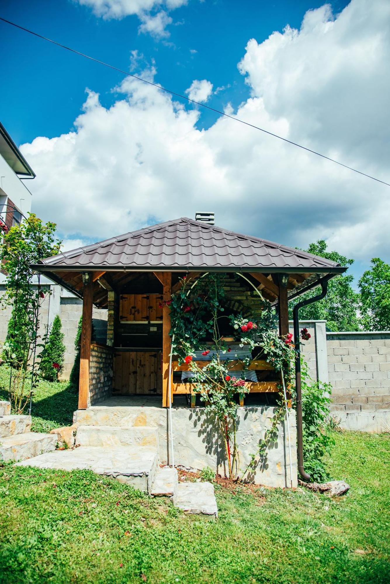 Apartmani Maslacak Vrdnik Exterior photo